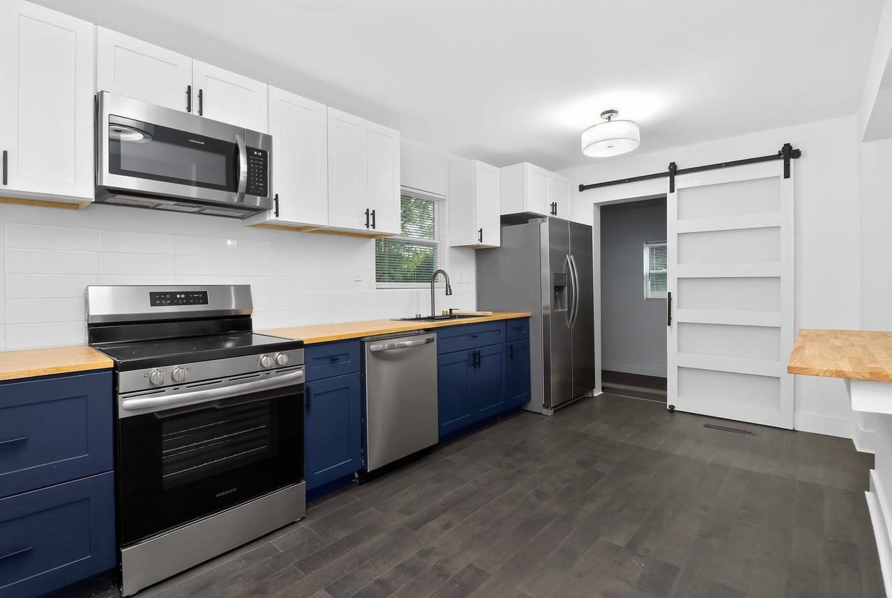 1814 Eastway Dr - Photo 6 of 18