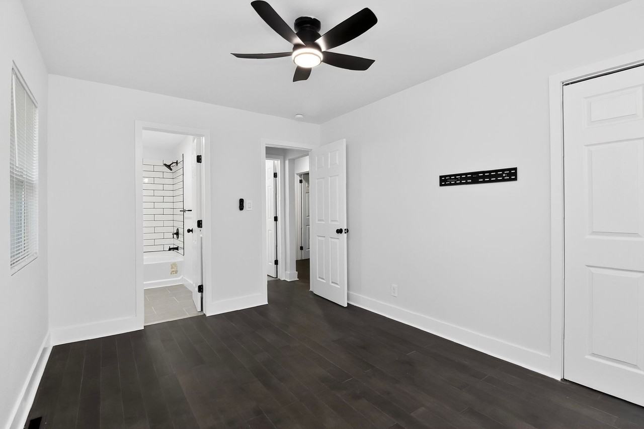 1814 Eastway Dr - Photo 7 of 18