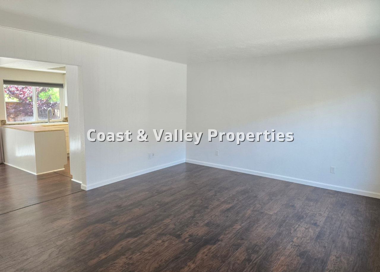 19223 Creekside Ln - Photo 3 of 22