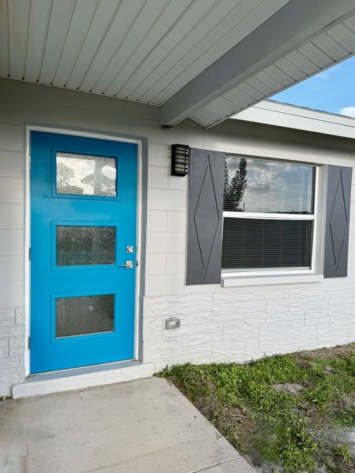 557 Chantilly Dr - Photo 2 of 50