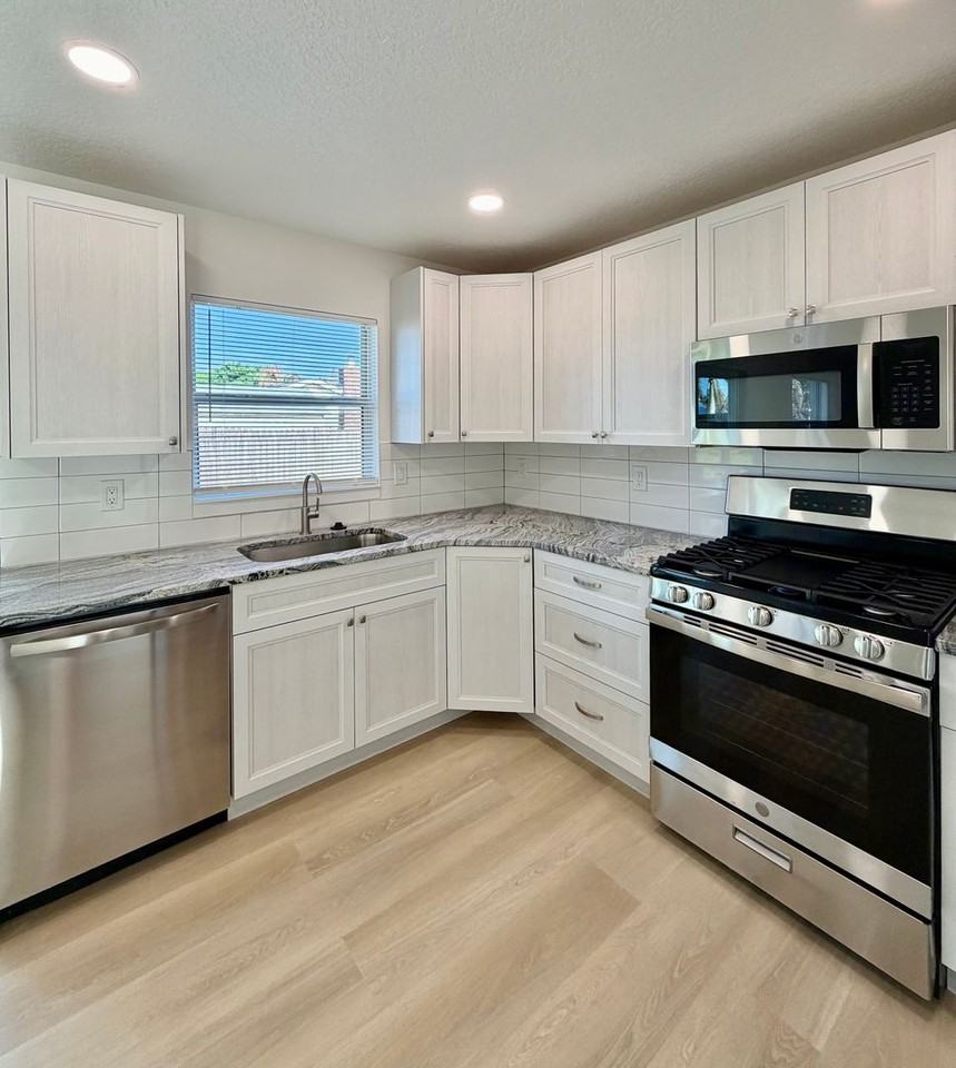 557 Chantilly Dr - Photo 7 of 50