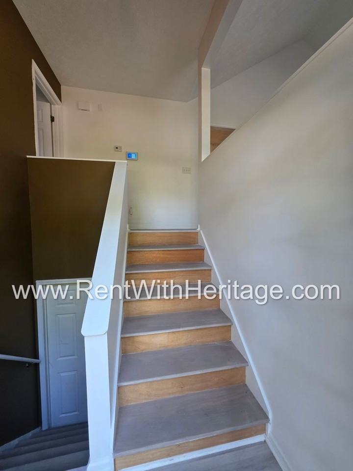 4462 Wesley Way - Photo 5 of 39