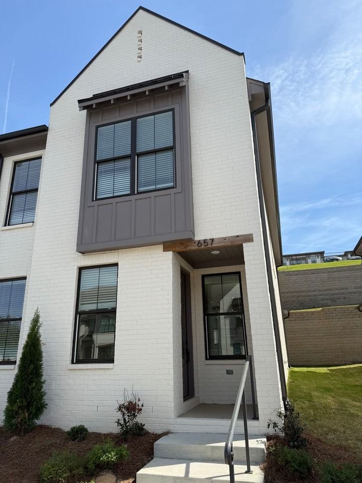 657 Miramar Ln - Photo 2 of 2