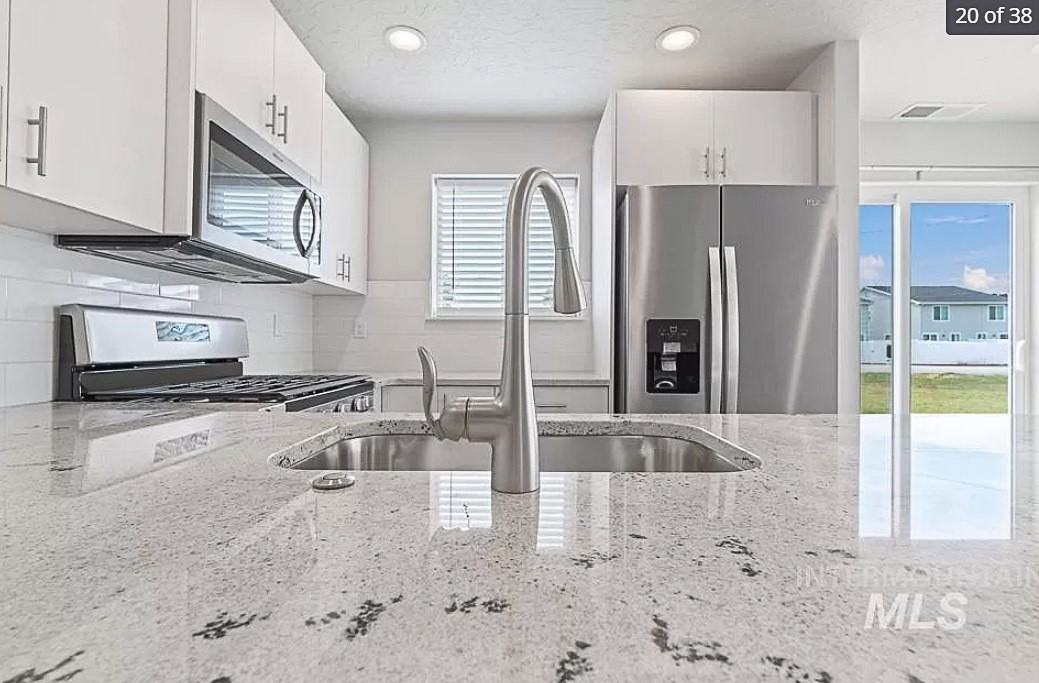 118 Holly Ave #B - Photo 3 of 38