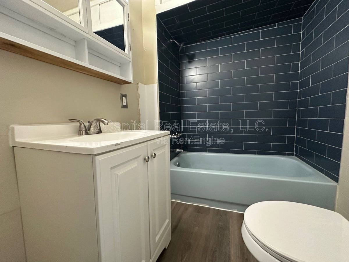 1006 N 2nd St - Photo 2 of 9
