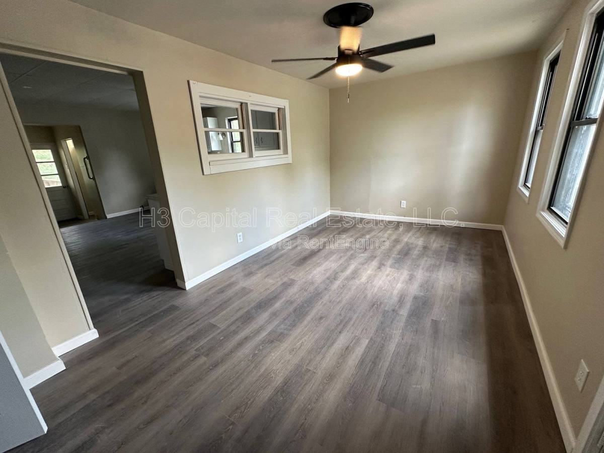 1006 N 2nd St - Photo 3 of 9