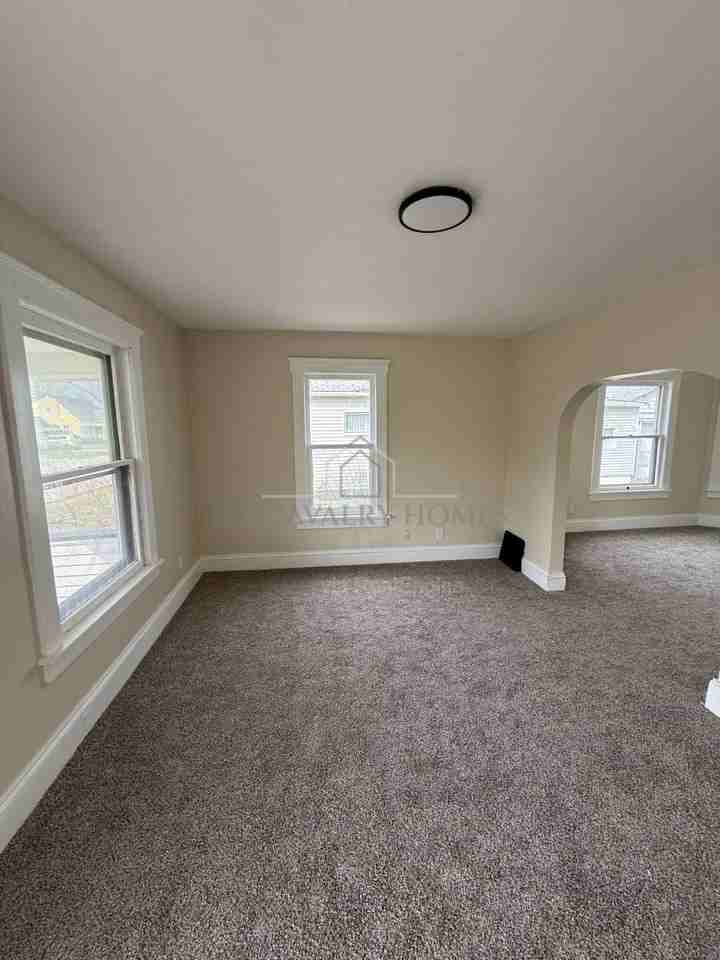 2213 17th St Ne - Photo 2 of 10