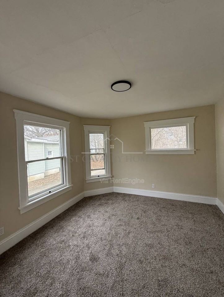 2213 17th St Ne - Photo 3 of 10