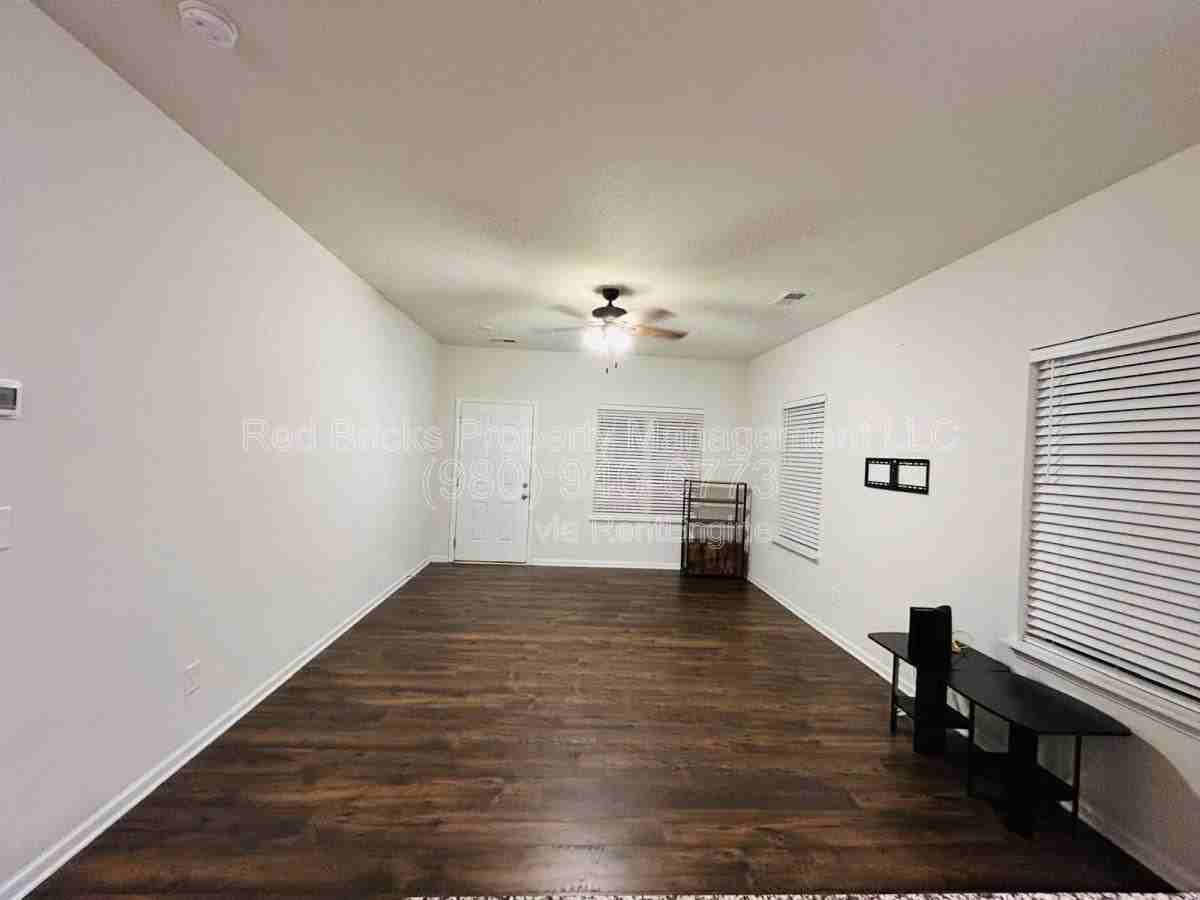 9315 Grand Valley Dr - Photo 4 of 10