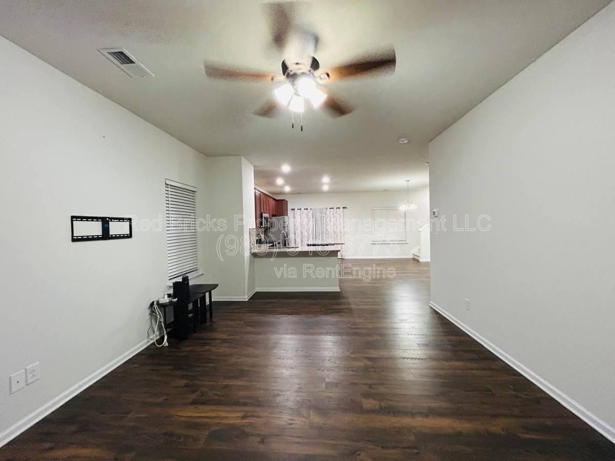 9315 Grand Valley Dr - Photo 5 of 10