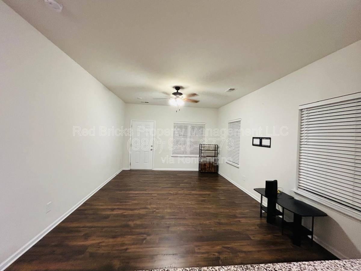 9315 Grand Valley Dr - Photo 6 of 10