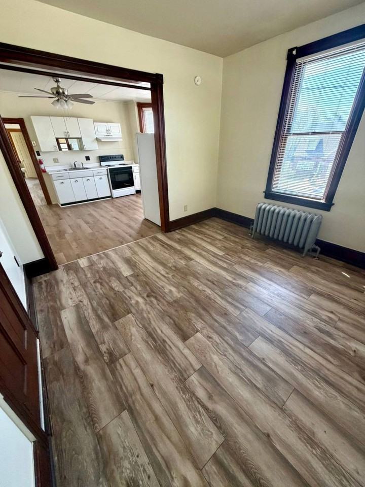 500 Windsor St #1 - Photo 2 of 10