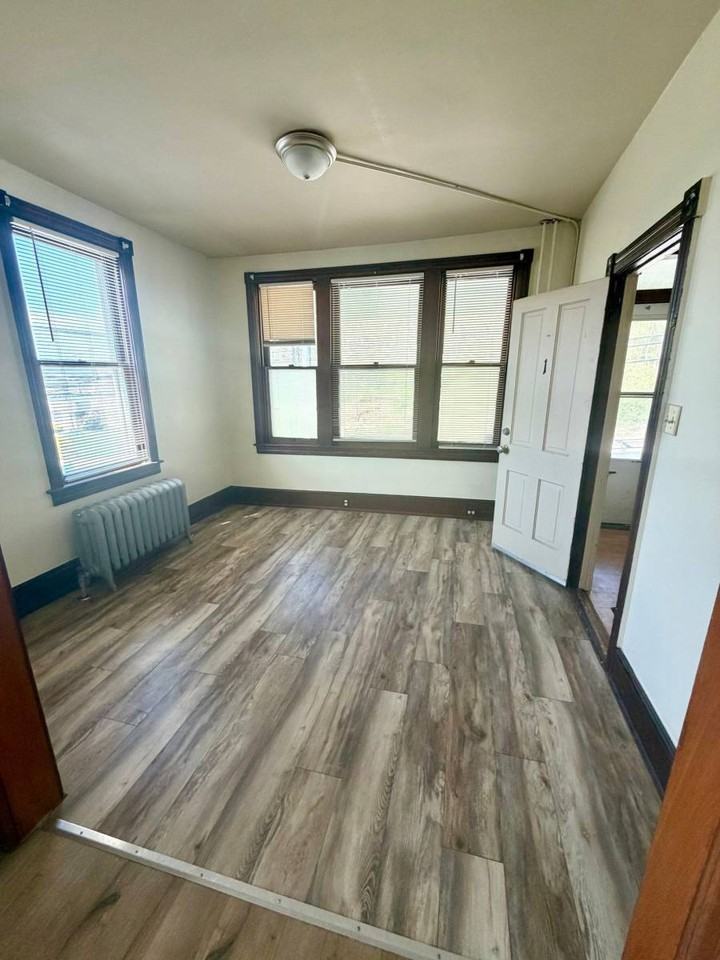 500 Windsor St #1 - Photo 3 of 10