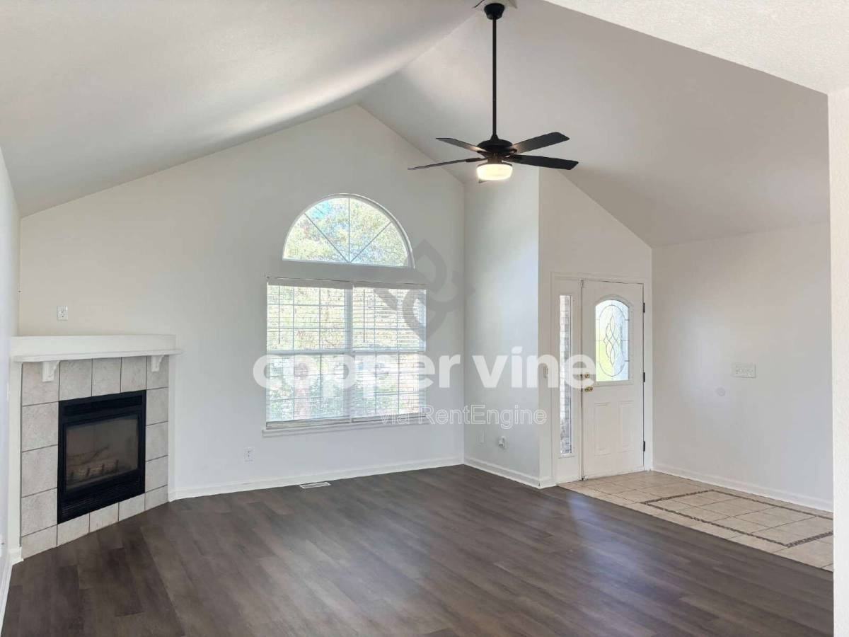 700 4th St - Photo 3 of 10
