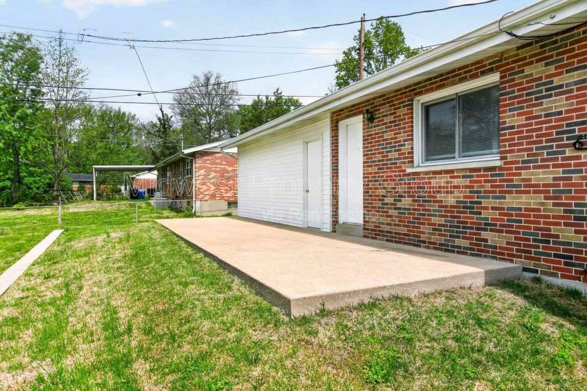 1810 Swallow Ln - Photo 2 of 10