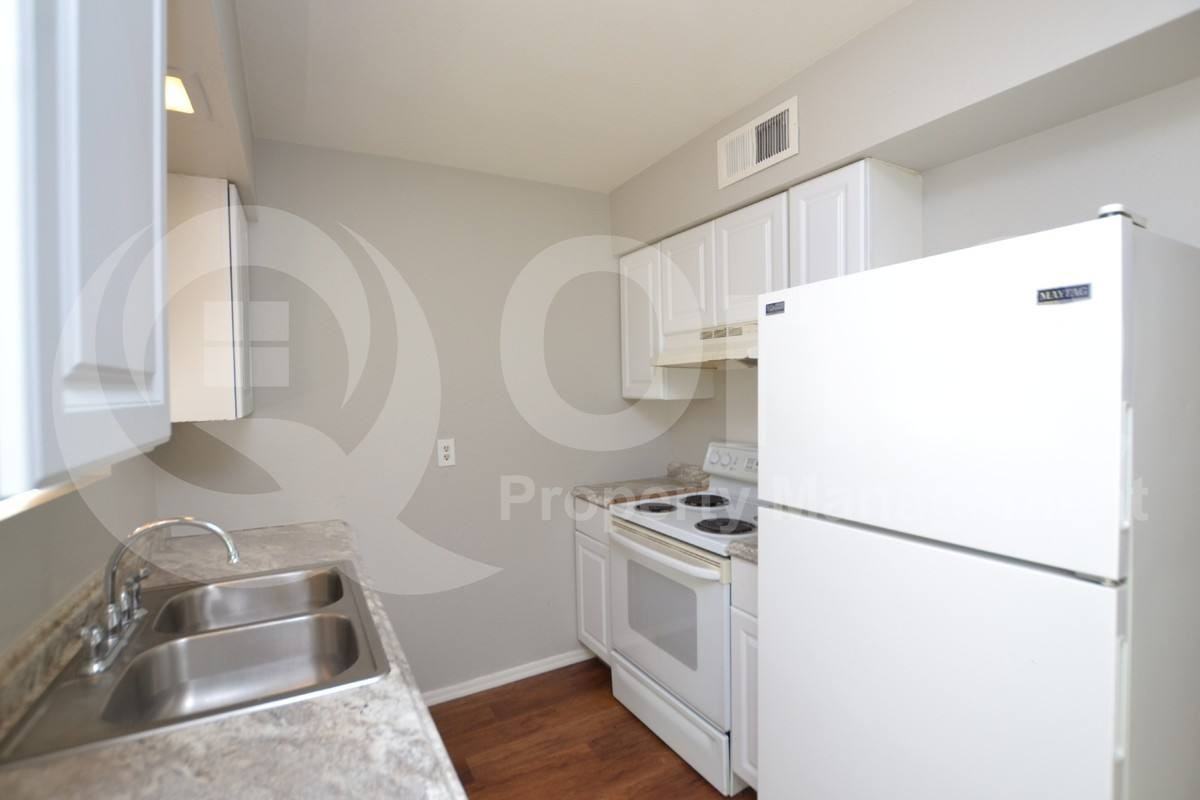 2201 W Belmont Ave #4 - Photo 2 of 10