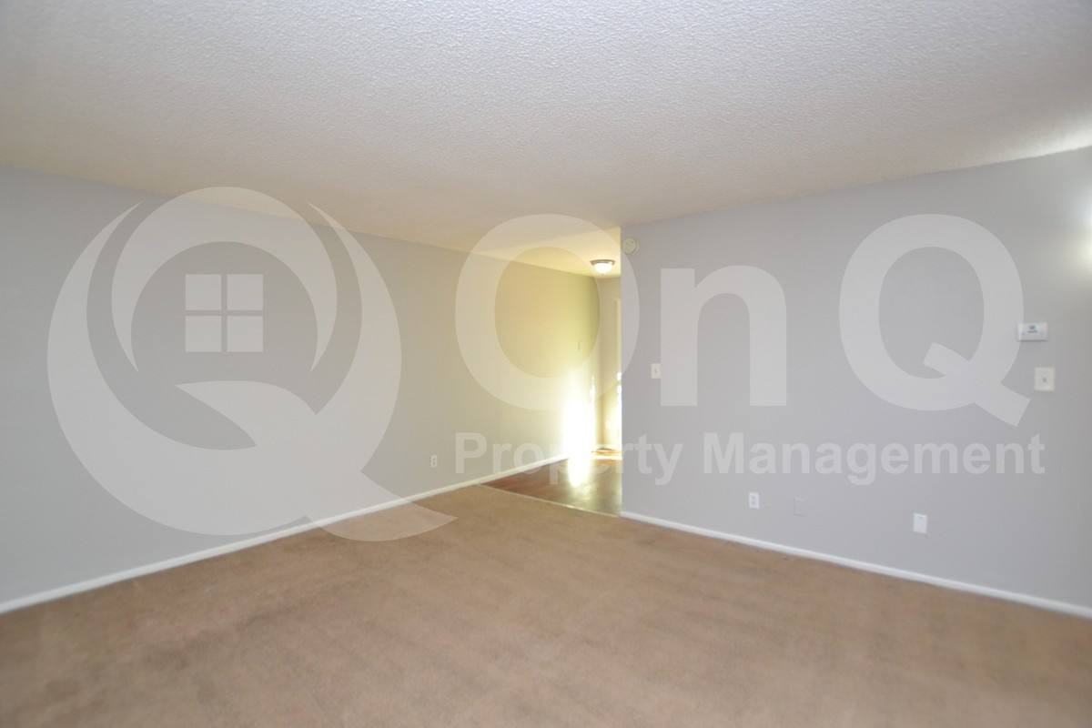 2201 W Belmont Ave #4 - Photo 4 of 10