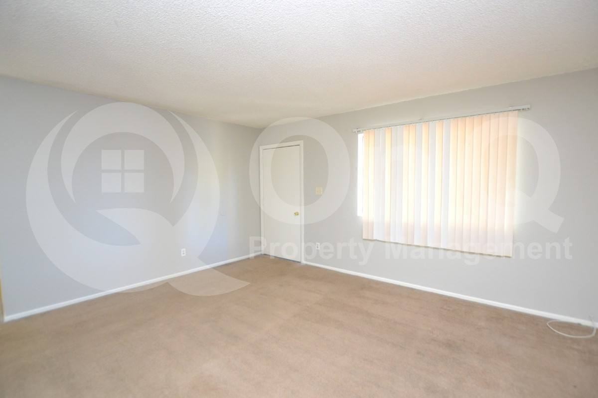 2201 W Belmont Ave #4 - Photo 5 of 10