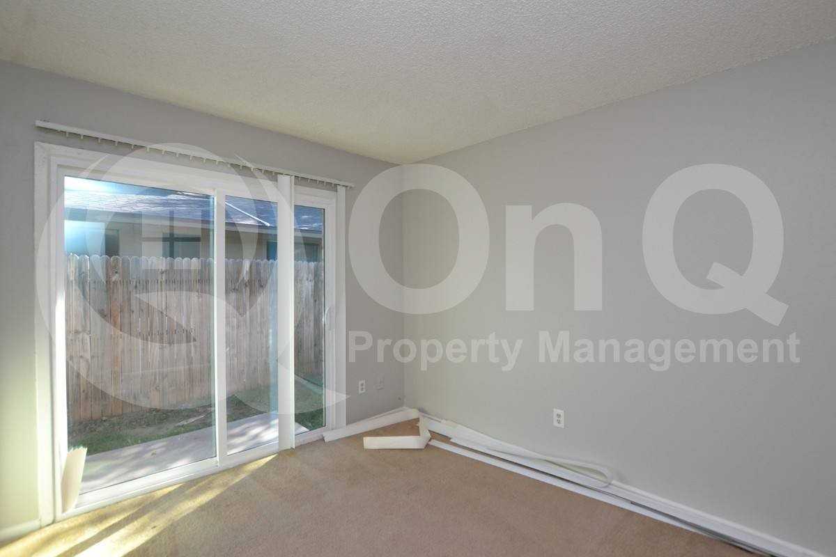 2201 W Belmont Ave #4 - Photo 6 of 10