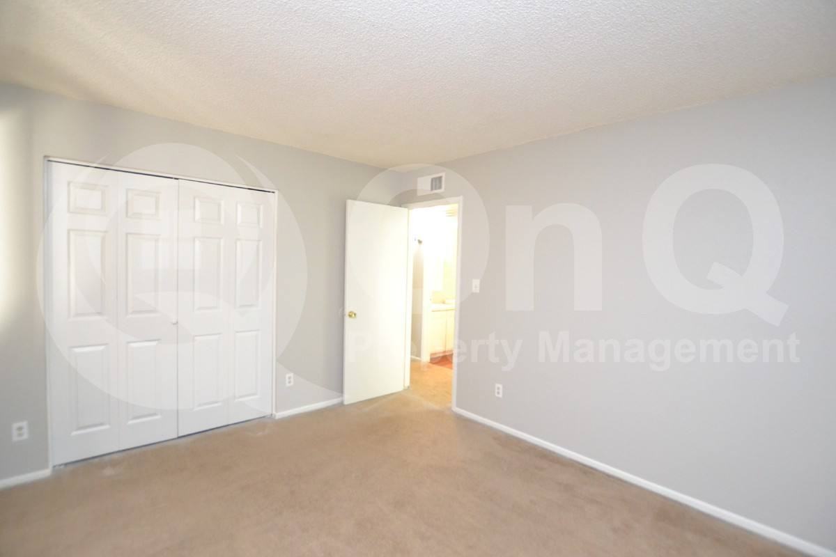 2201 W Belmont Ave #4 - Photo 7 of 10