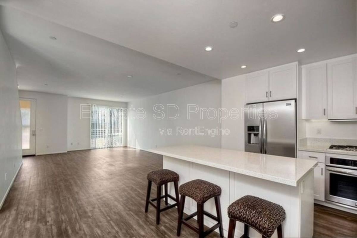 2884 C St - Photo 2 of 9