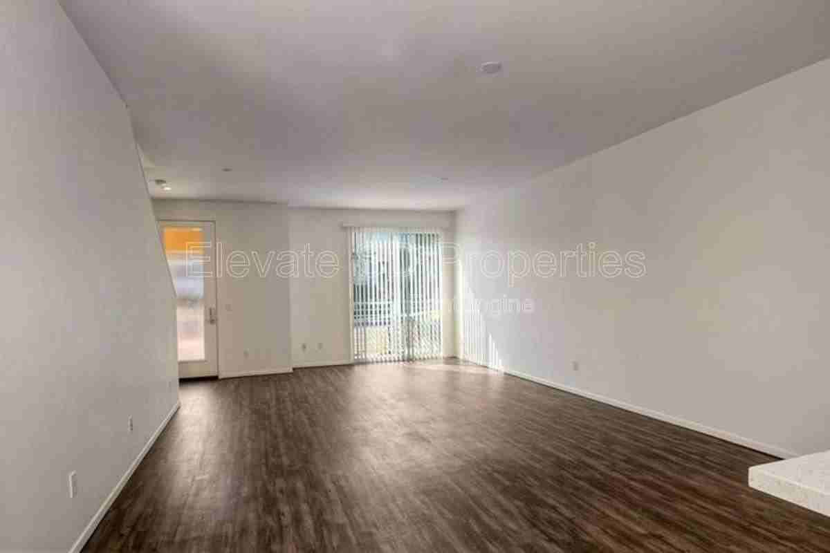 2884 C St - Photo 6 of 9