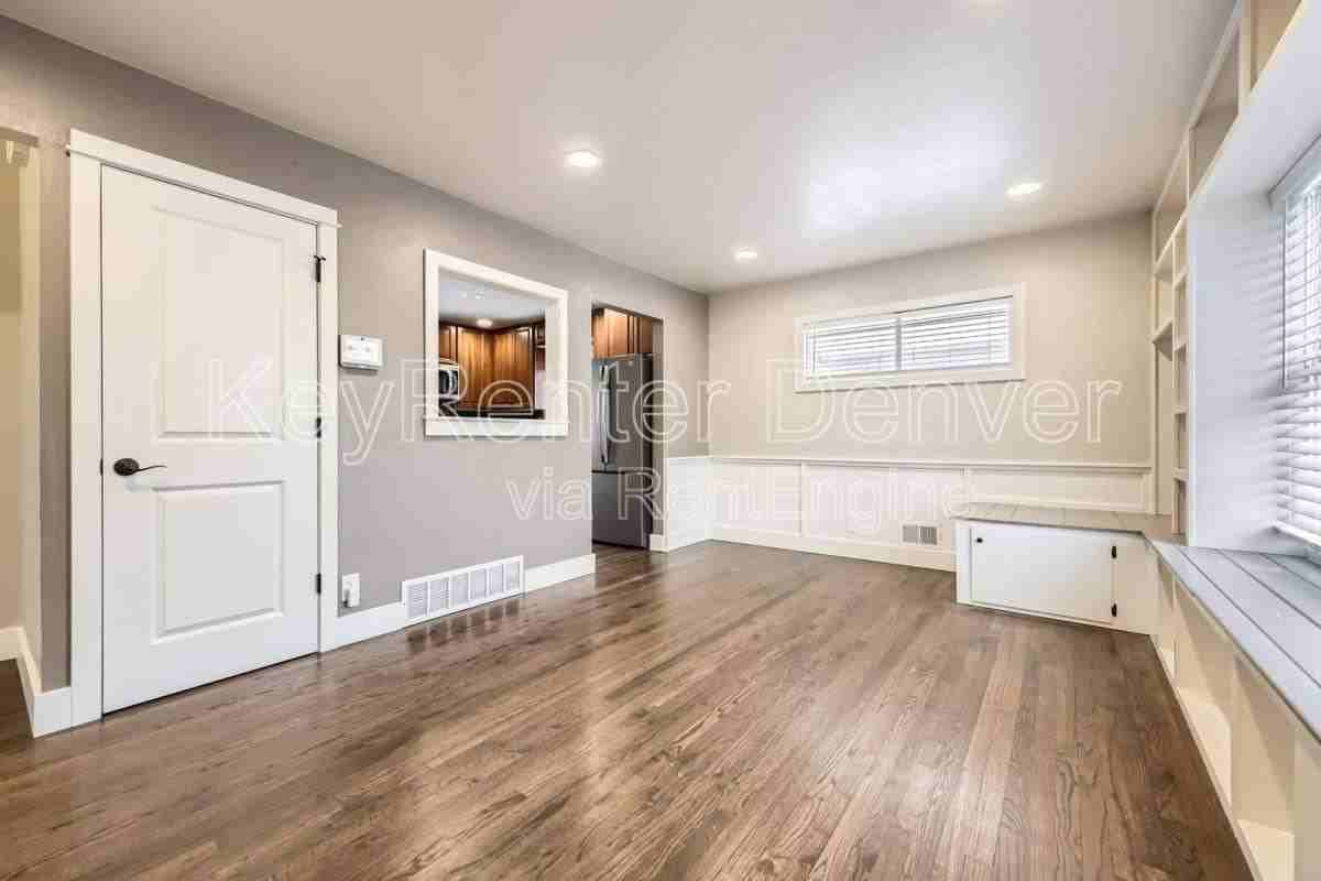 10462 Carlile St - Photo 2 of 10