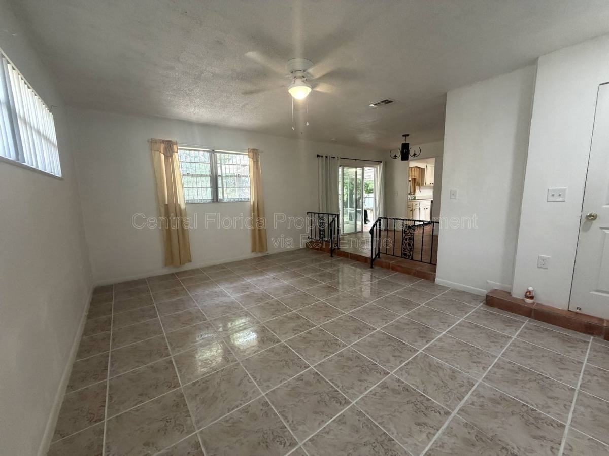7010 Ironwood Dr - Photo 2 of 10
