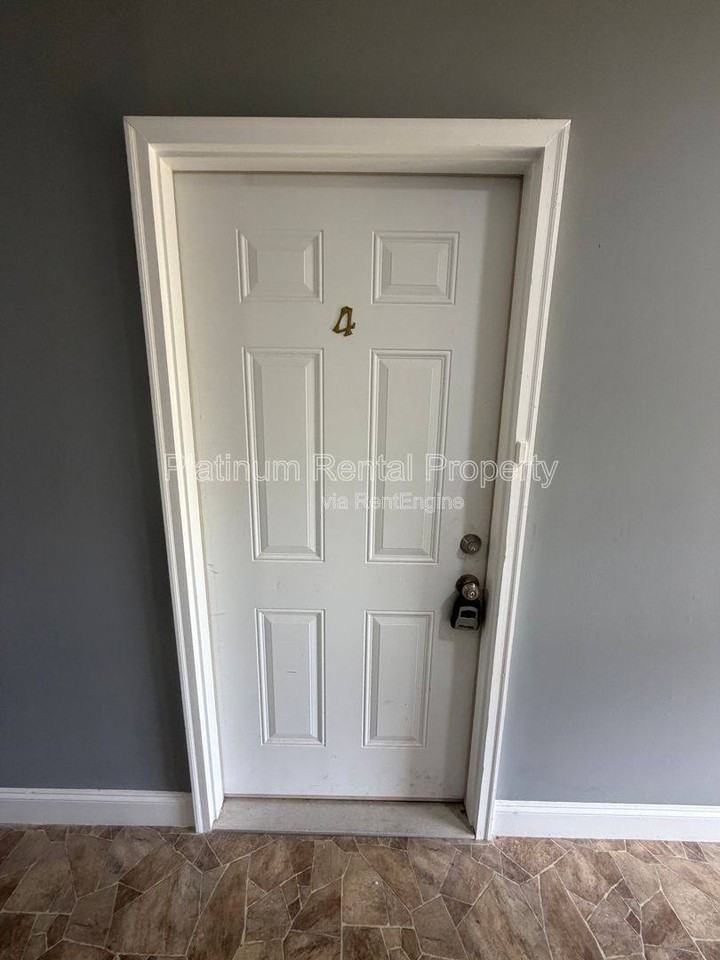 1492 Waverly Way #B4 - Photo 3 of 10