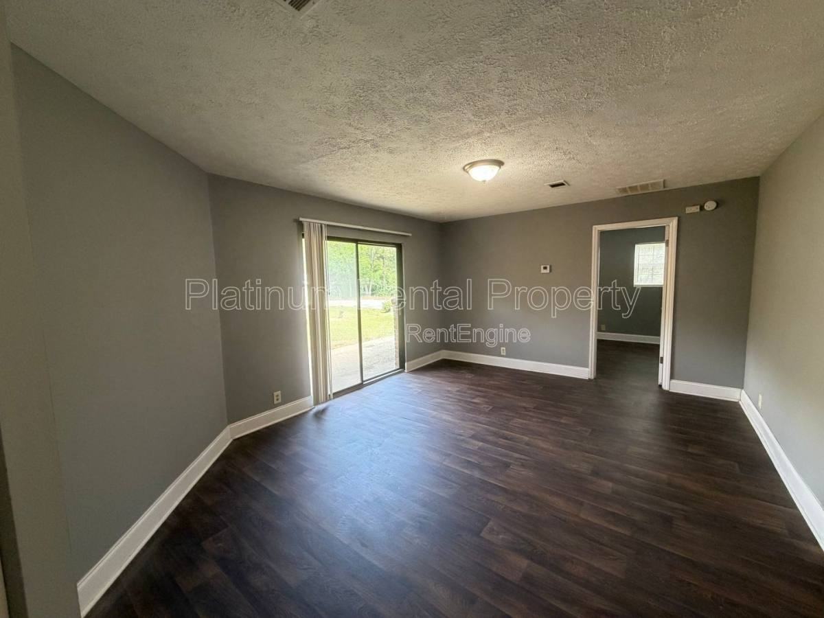 1492 Waverly Way #B4 - Photo 4 of 10