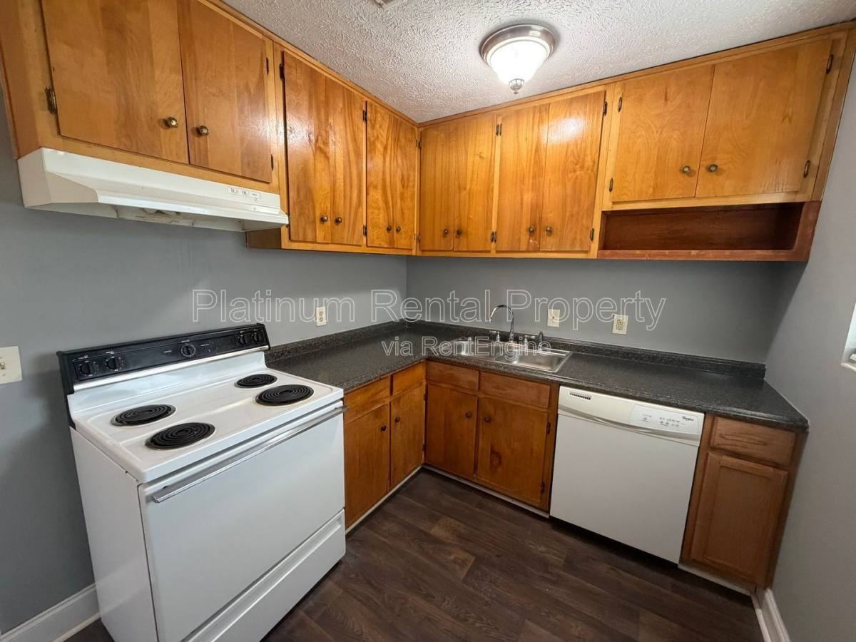 1492 Waverly Way #B4 - Photo 5 of 10