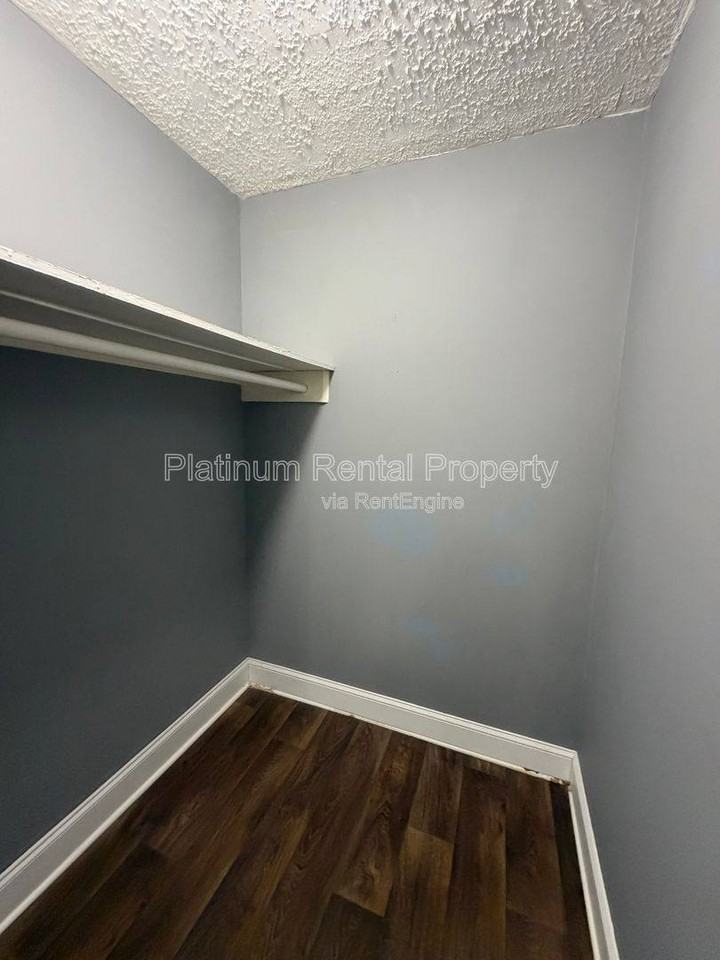 1492 Waverly Way #B4 - Photo 7 of 10