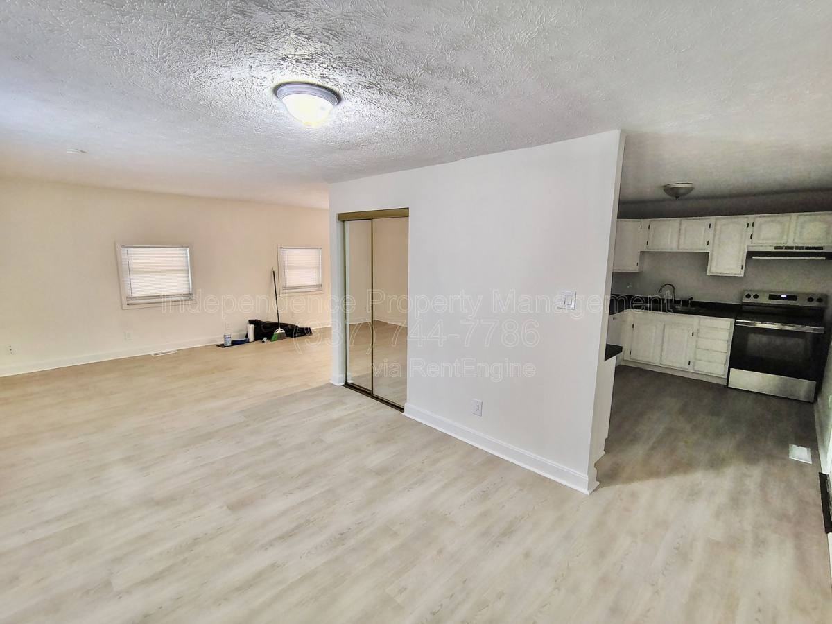 4402 Pinebrook Ct - Photo 3 of 10