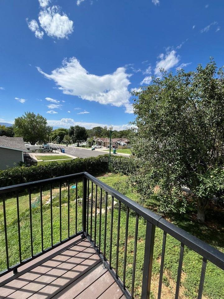 296 S 1065 W - Photo 2 of 10