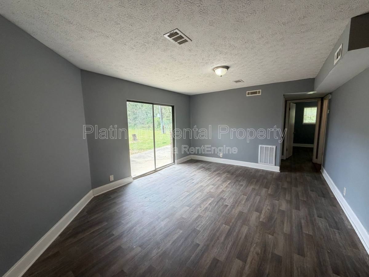 1512 Waverly Way #D2 - Photo 3 of 10