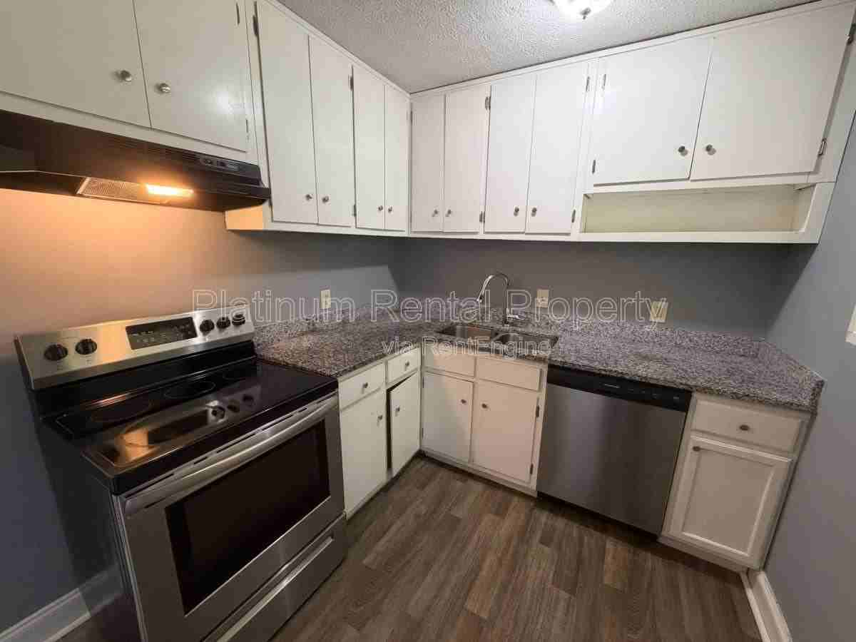 1512 Waverly Way #D2 - Photo 4 of 10