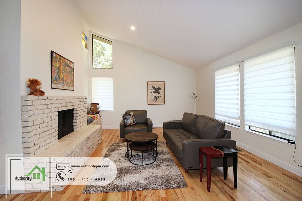3350 Mountain Oak Dr - Photo 2 of 10