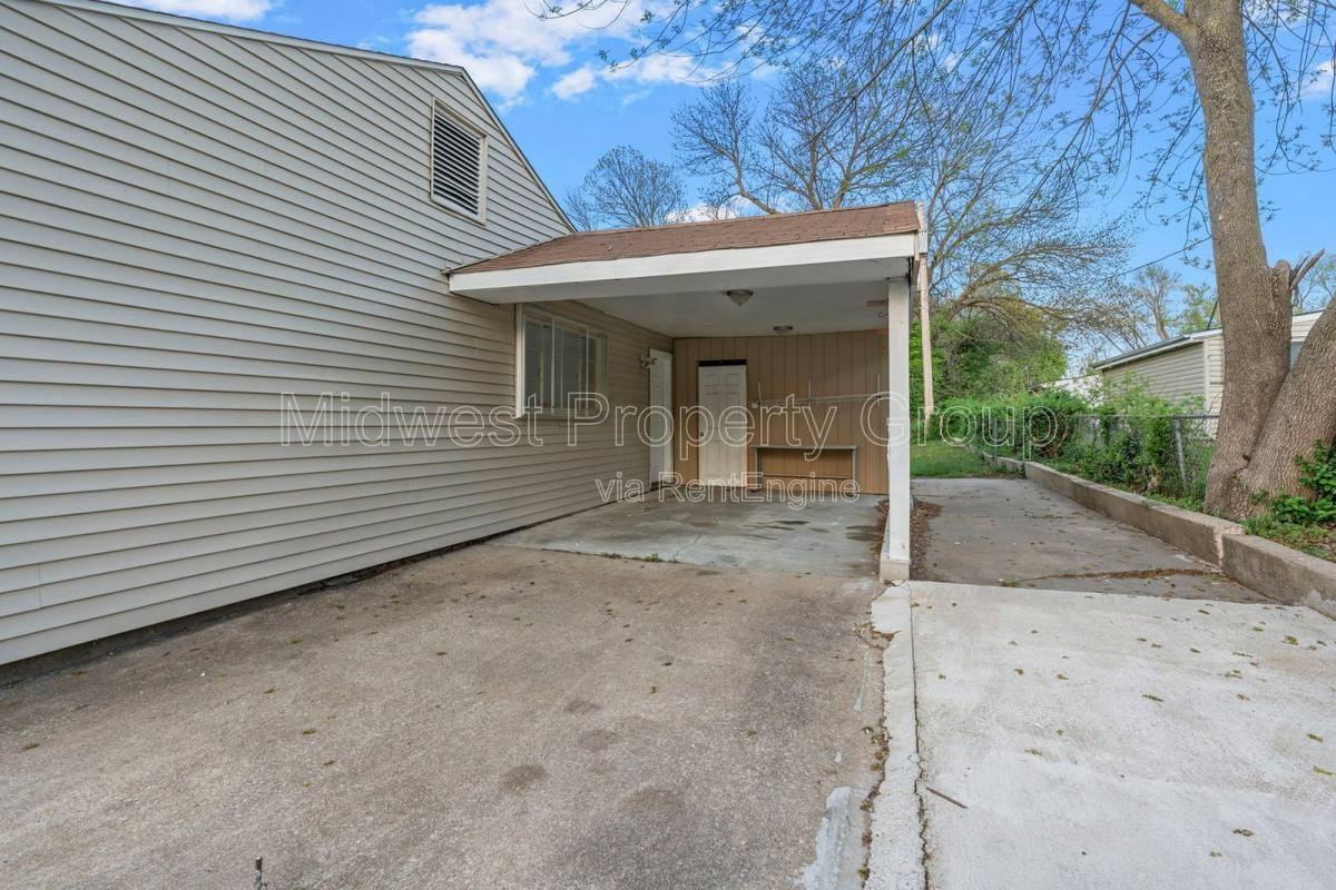 5520 Holborn Dr - Photo 3 of 10