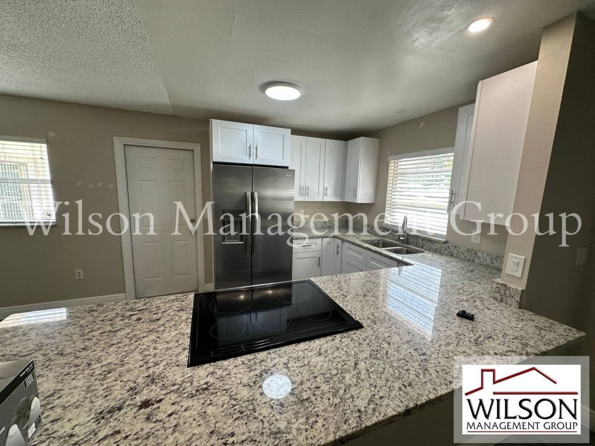 643 David St - Photo 3 of 8
