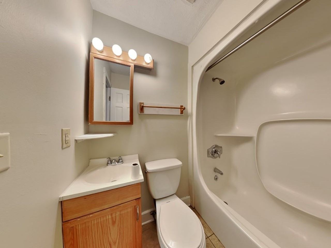 1365 Indianola Ave - Photo 7 of 14