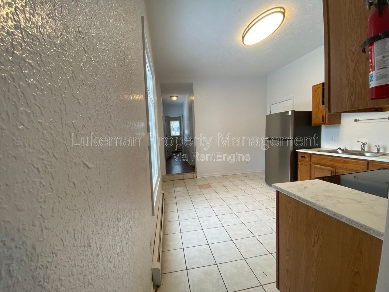 421 Oak St - Photo 4 of 12