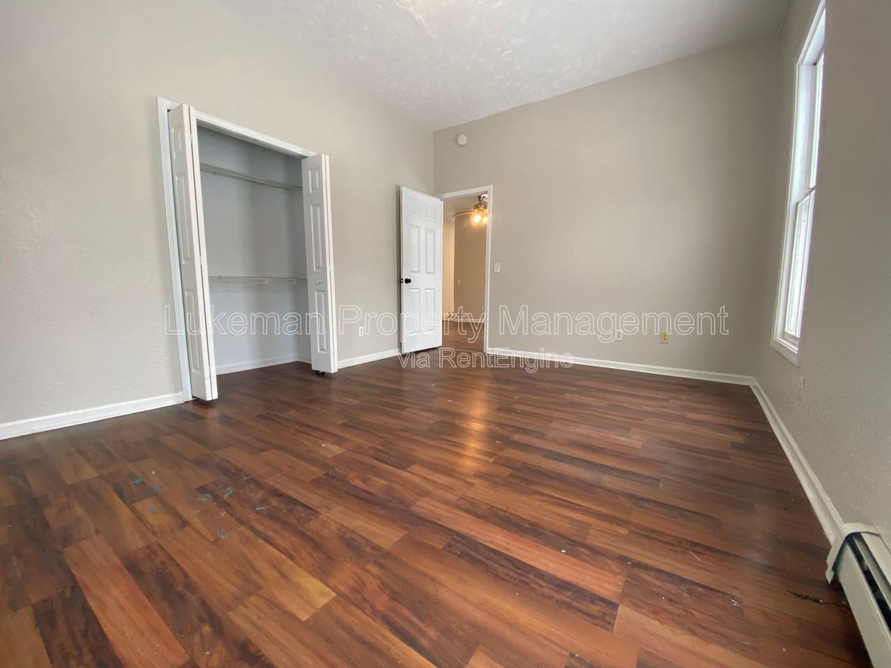 421 Oak St - Photo 6 of 12