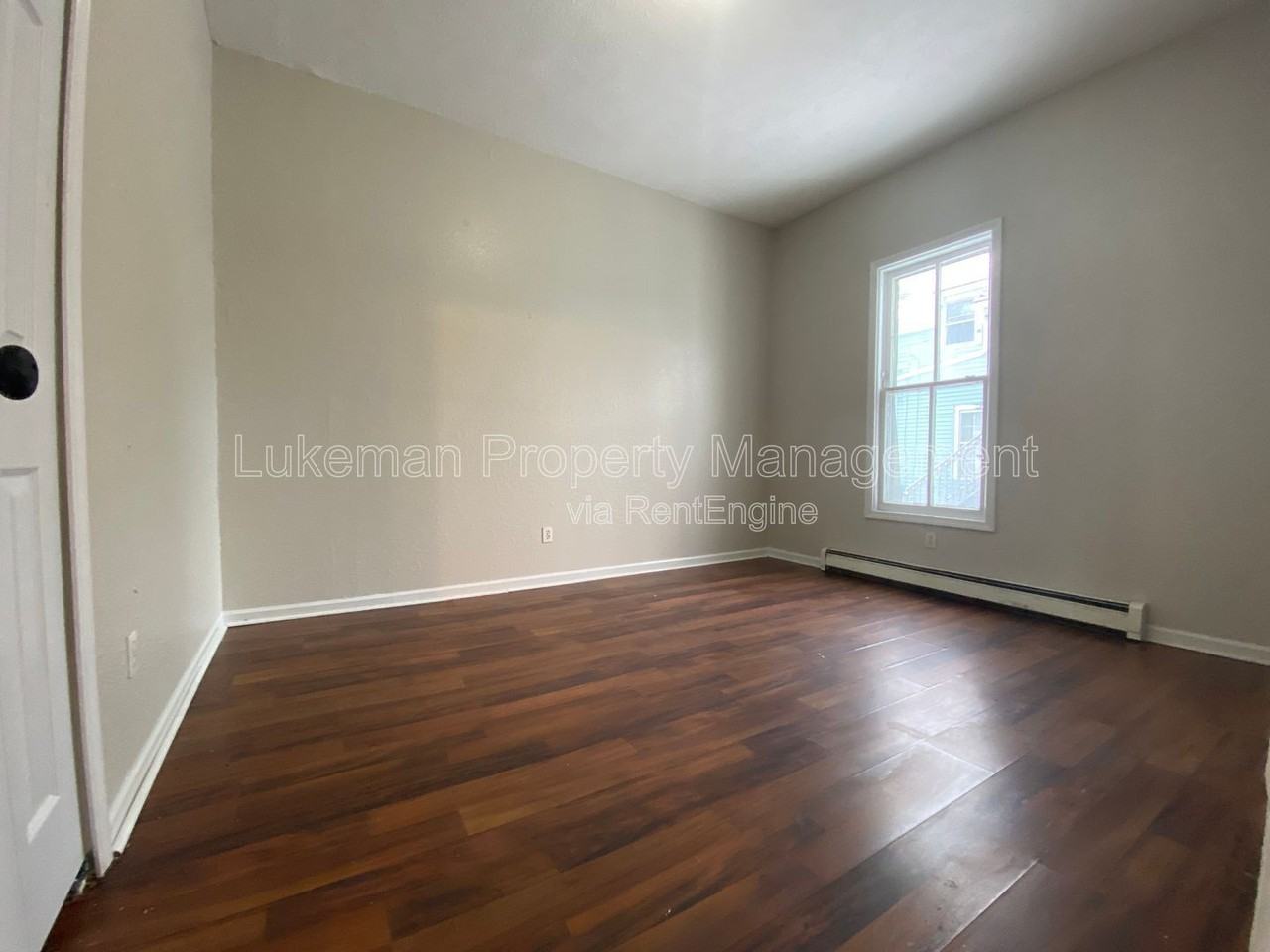 421 Oak St - Photo 7 of 12