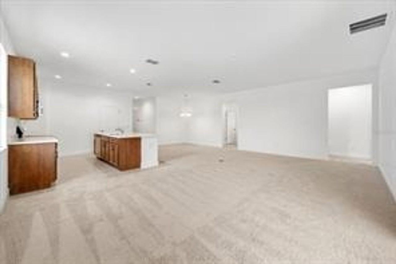 7991 Syracuse Dr - Photo 4 of 30