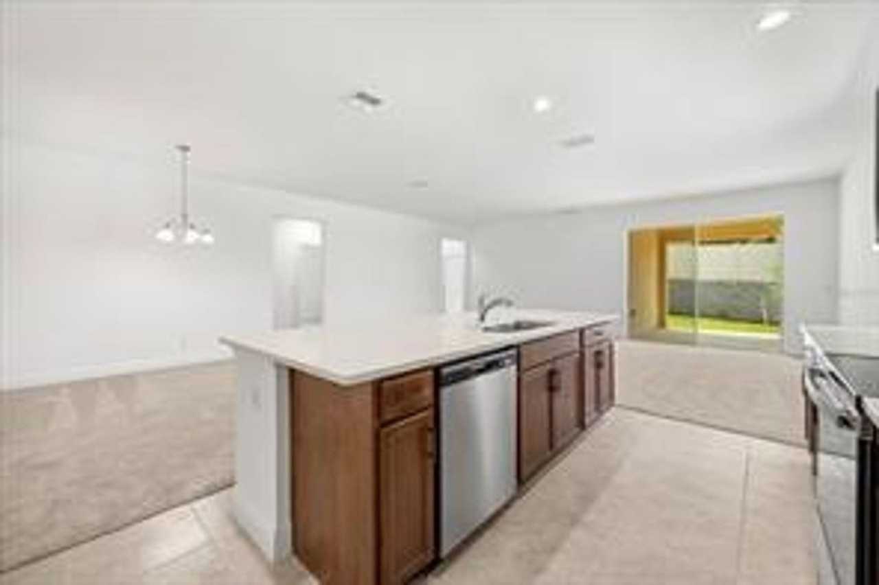 7991 Syracuse Dr - Photo 5 of 30