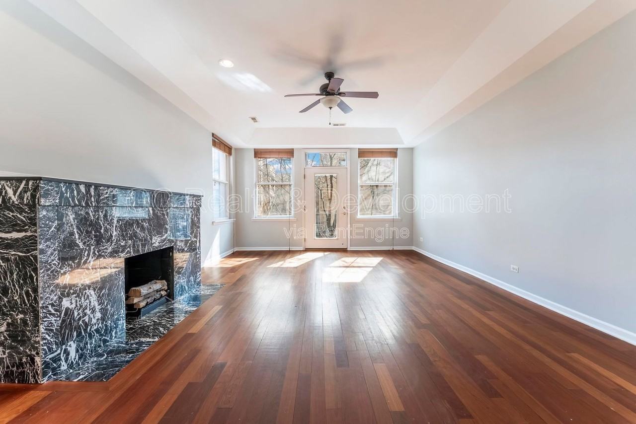 4406 N Sacramento Ave #2C - Photo 3 of 21