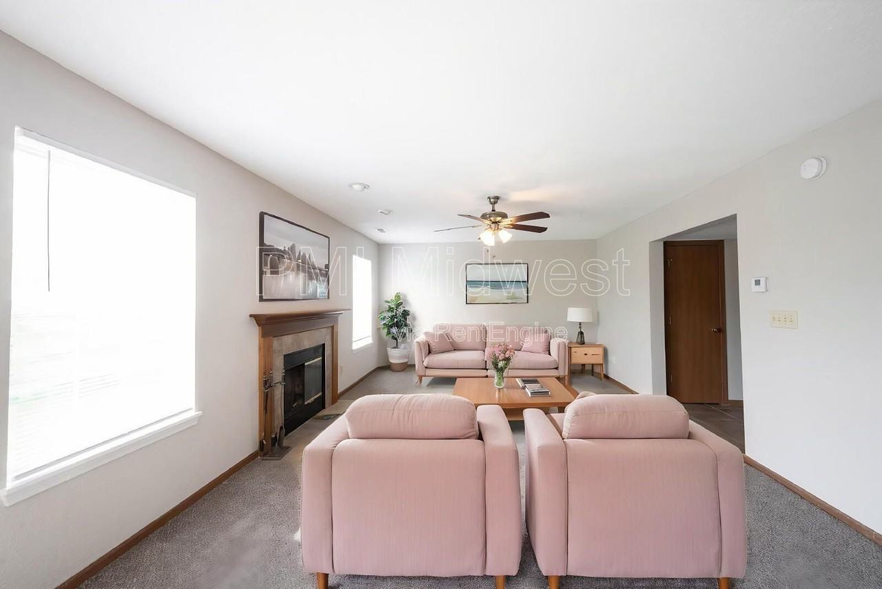 10325 Liverpool Way - Photo 4 of 32