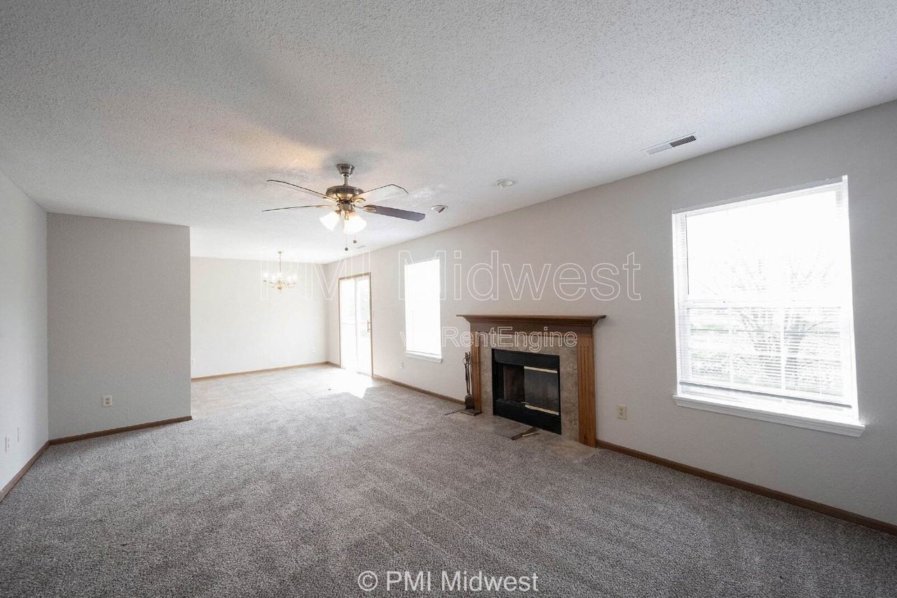 10325 Liverpool Way - Photo 6 of 32