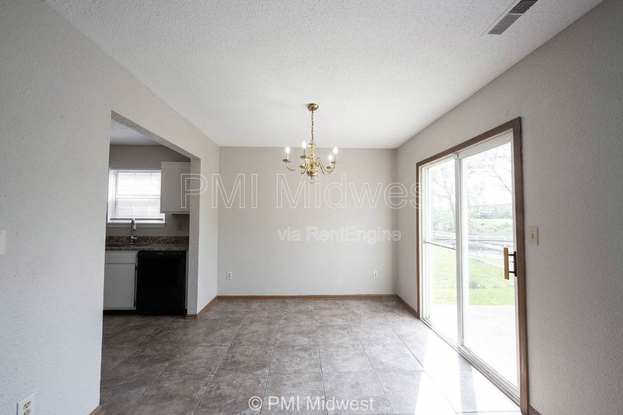 10325 Liverpool Way - Photo 7 of 32