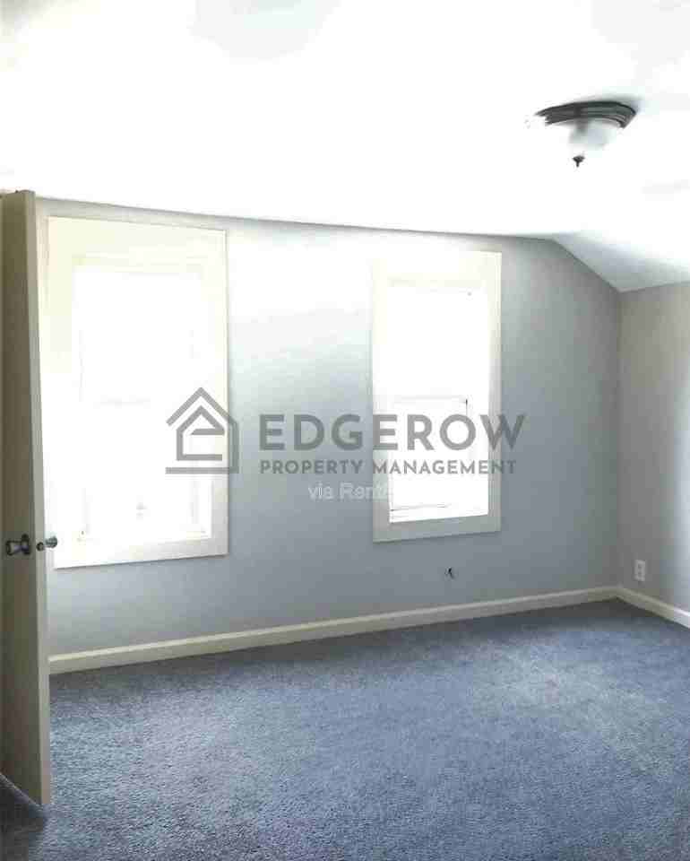 1105 Baxter St Se - Photo 3 of 8